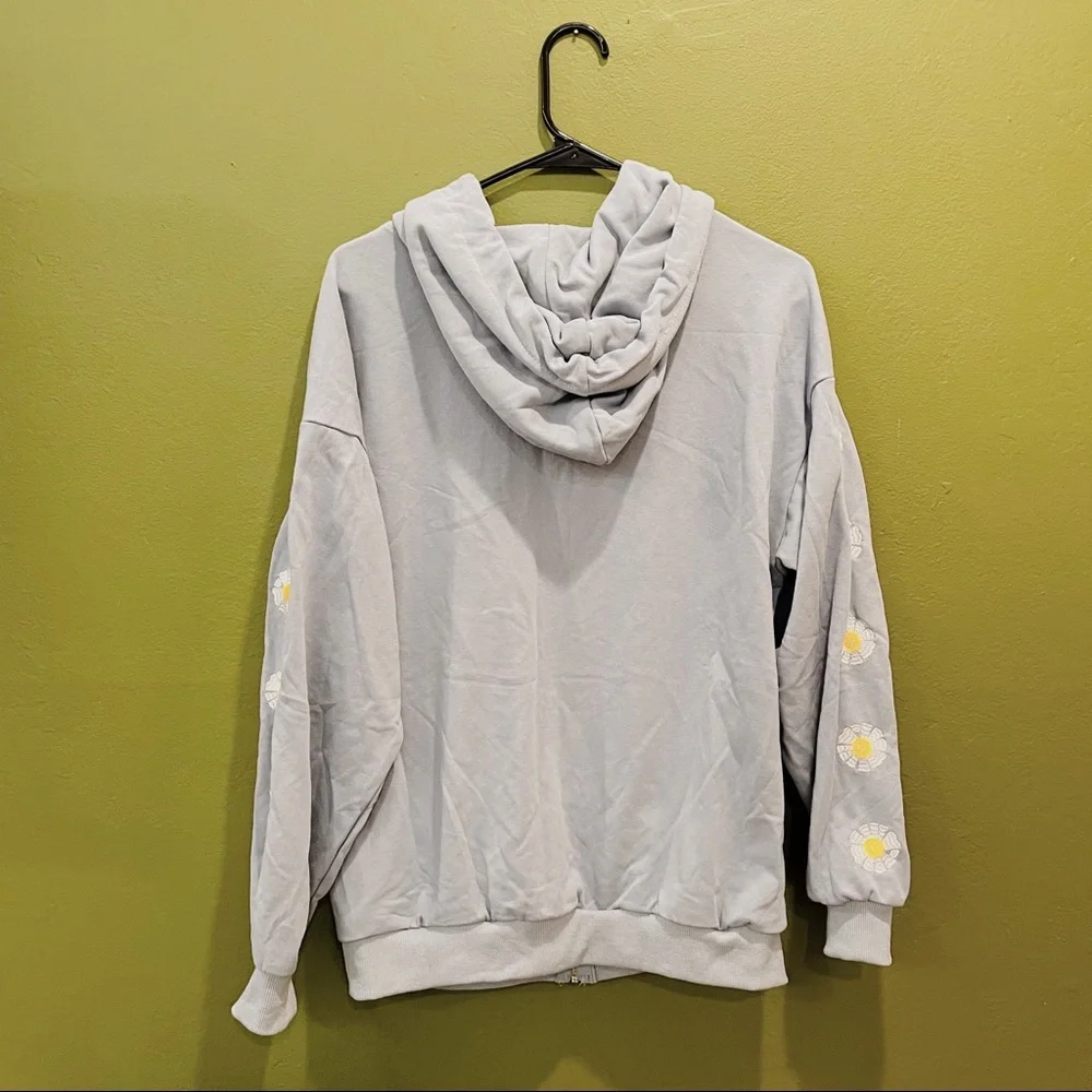Daisy-embroidered Oversized Zip-up Hoodie - Picture 3 of 3